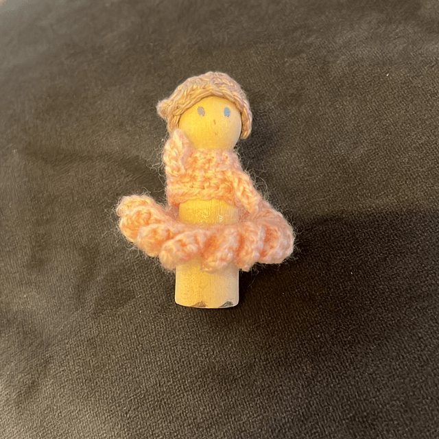 Mini peg people (please pick which one you want)