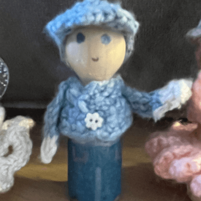 Mini peg people (please pick which one you want)