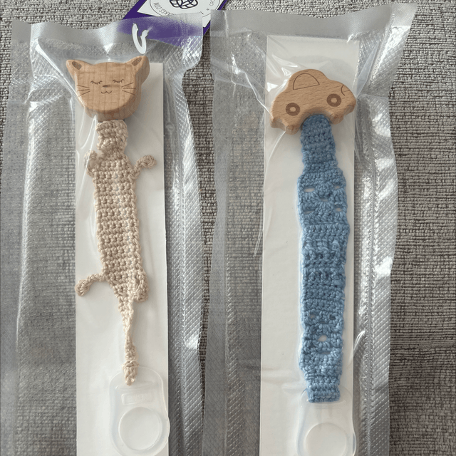 Dummy clips wooden shaped 