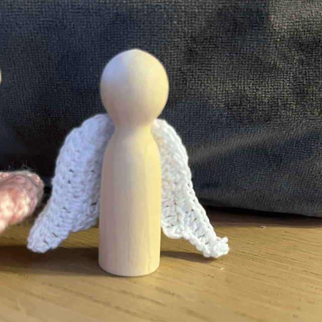 Mini peg people (please pick which one you want)
