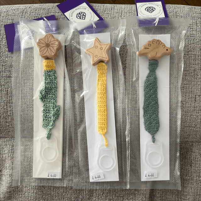 Dummy clips wooden shaped 