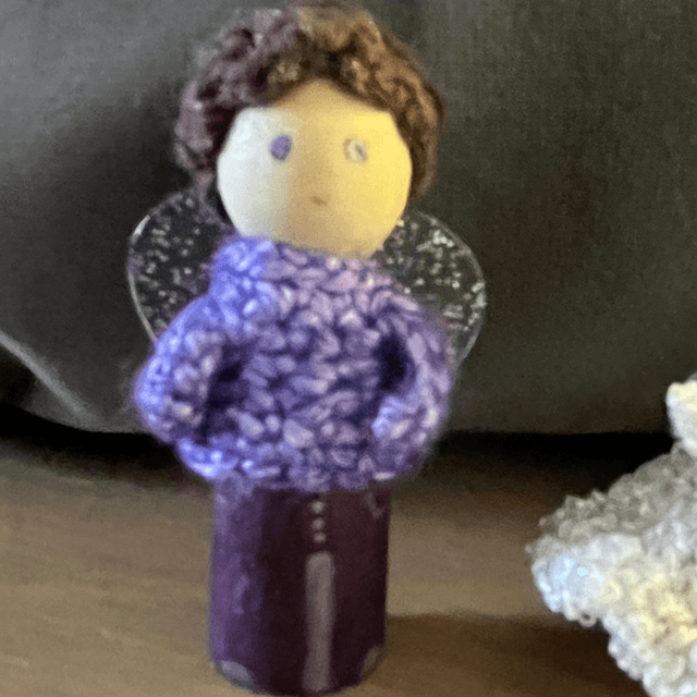 Mini peg people (please pick which one you want)