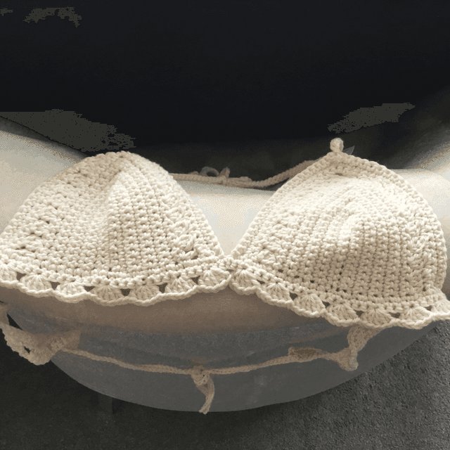 Bikini top cream small 28&#039; to 34&#039; A/B cup